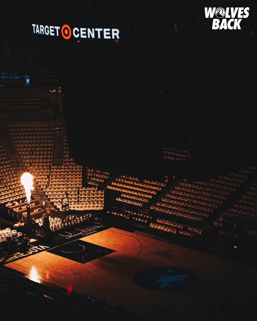 pp电子-🐺气氛烘托至此！森林狼官方晒赛前主场图：霸气狼头免费T恤准备就绪